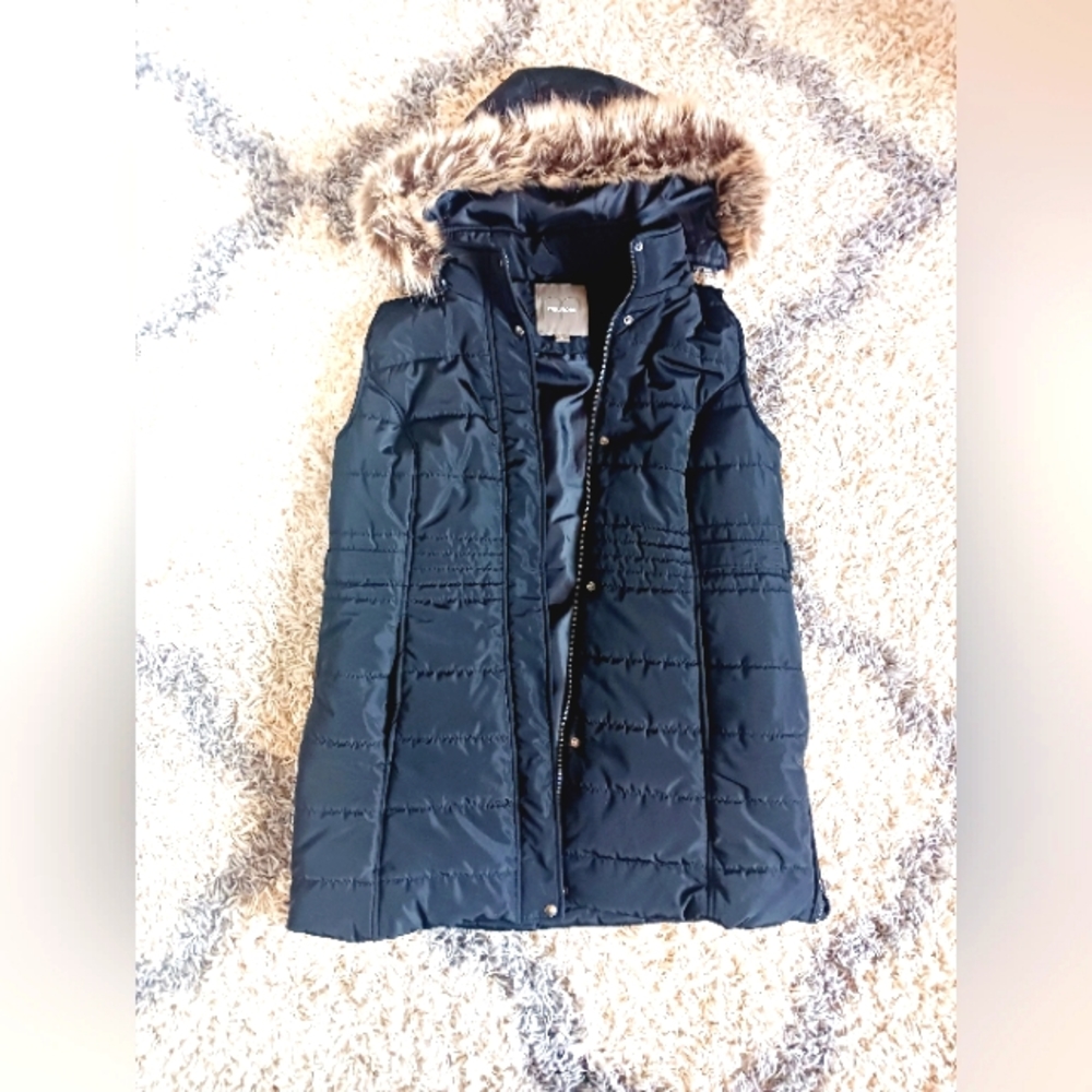 Long vest, detachable hood